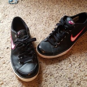 Black Nike Sneakers sz 10